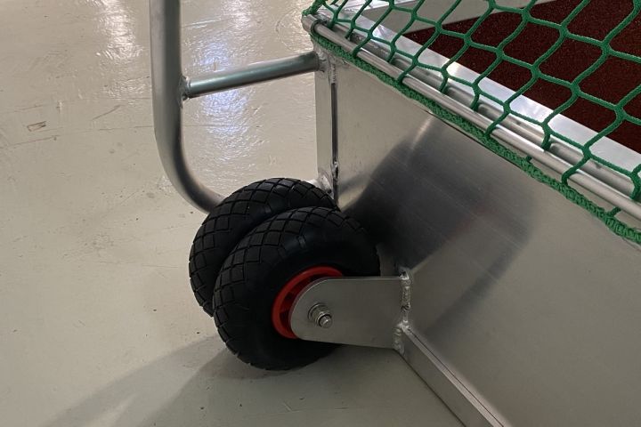 Hockeytor mit luftausgeschäumten Rädern