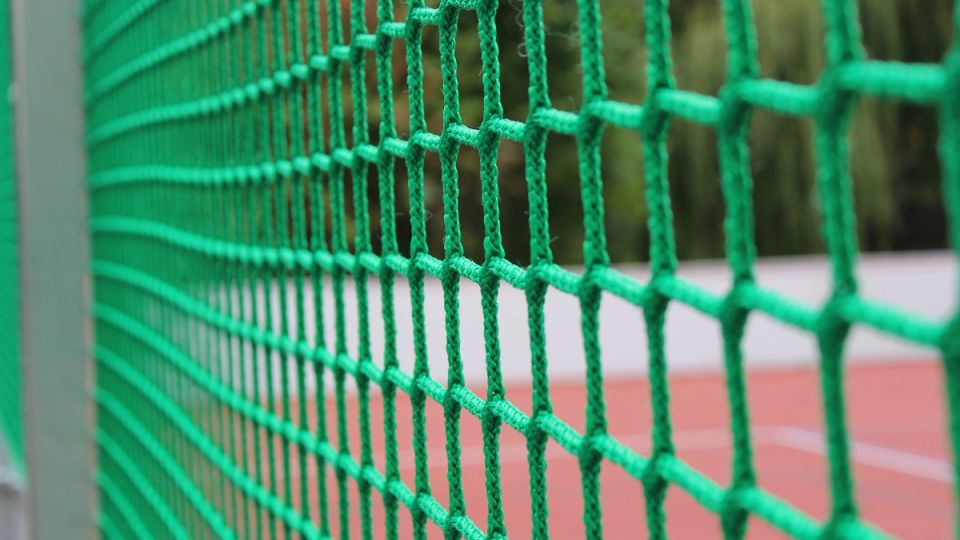 Ballfanganlagen und Ballfangnetze für den Sportplatz