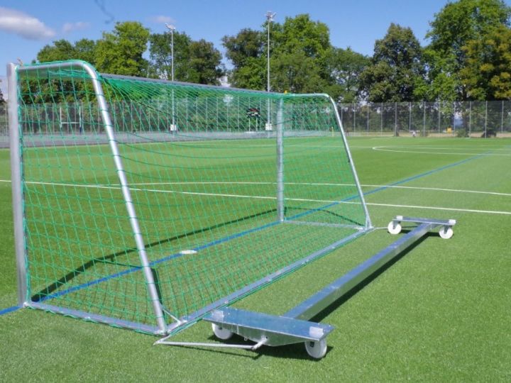 Kippsichere Tore mit Transportwagen: Die GOALKEEPER Reihe von GWsports