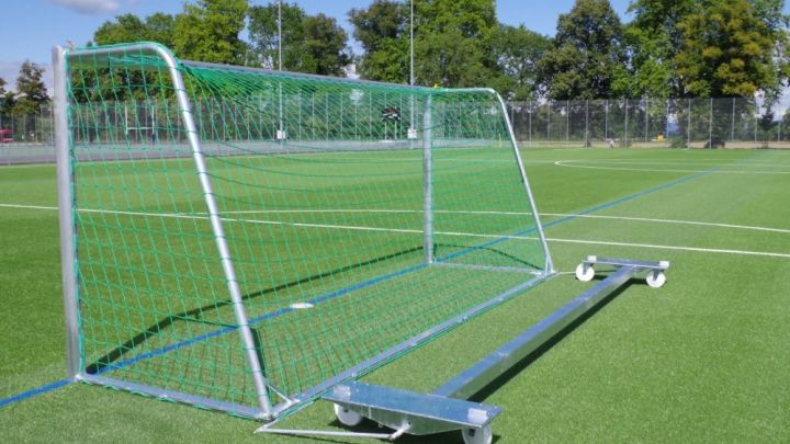 Kippsichere Tore mit Transportwagen GOALKEEPER