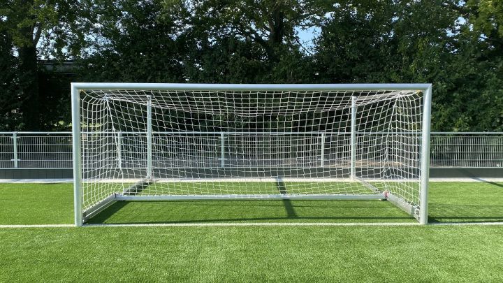 Klappbare Tore auf Sportanlage